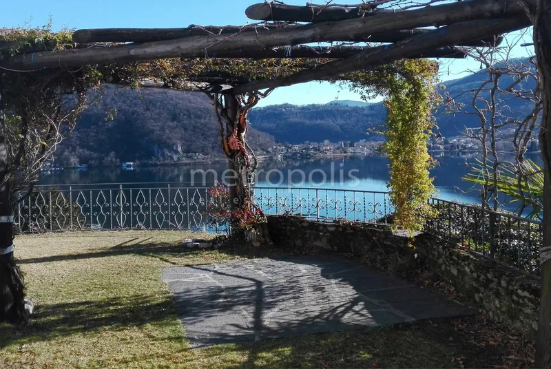 VILLA BIFAMILIARE CON VISTA PANORAMICA SUL LAGO A PONTE TRES, photo 8