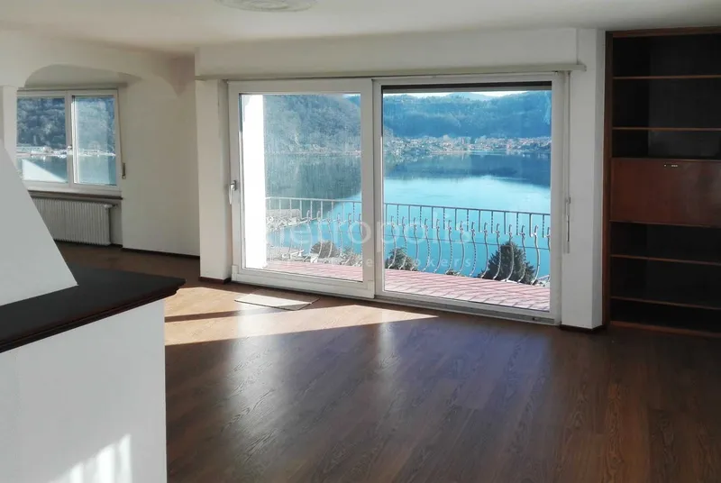 VILLA BIFAMILIARE CON VISTA PANORAMICA SUL LAGO A PONTE TRES, photo 12