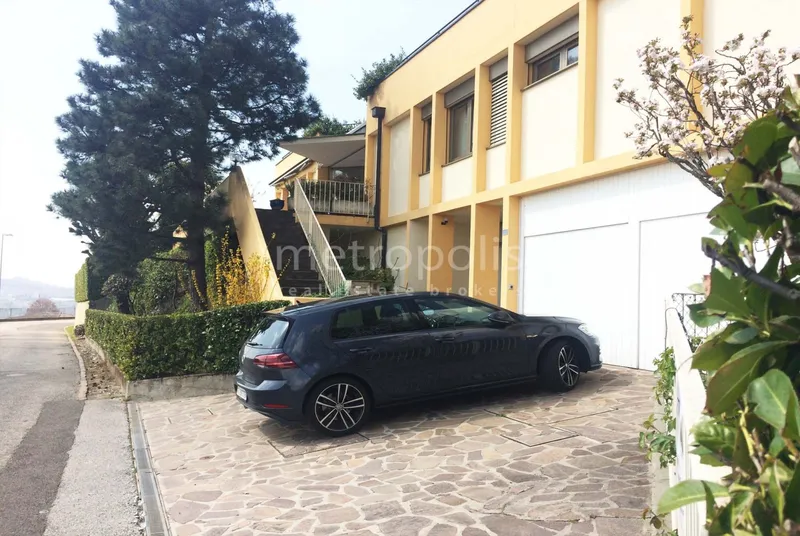 CASA DI 6.5 LOCALI CON PISCINA E VISTA APERTA VACALLO, Foto 2