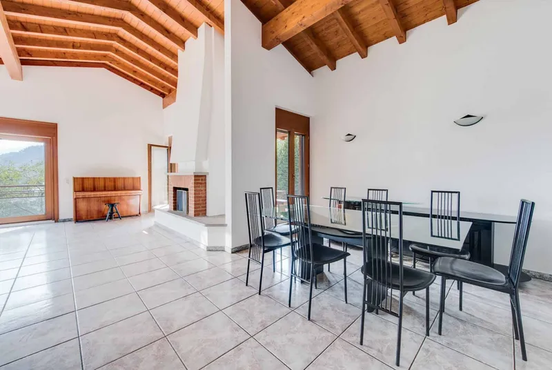 SPLENDIDA VILLA DI 6.5 LOCALI CON GRANDE GIARDINO A BIOGGIO, Foto 3