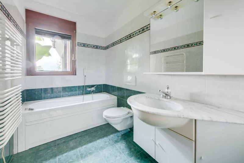 SPLENDIDA VILLA DI 6.5 LOCALI CON GRANDE GIARDINO A BIOGGIO, Foto 12