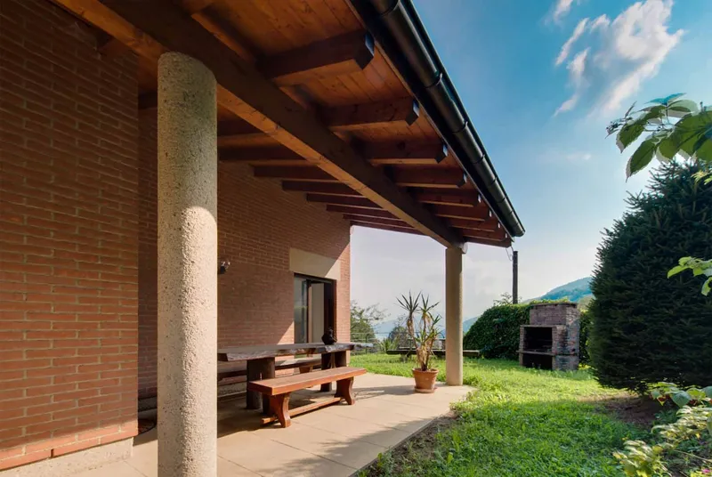 SPLENDIDA VILLA DI 6.5 LOCALI CON GRANDE GIARDINO A BIOGGIO, Foto 2