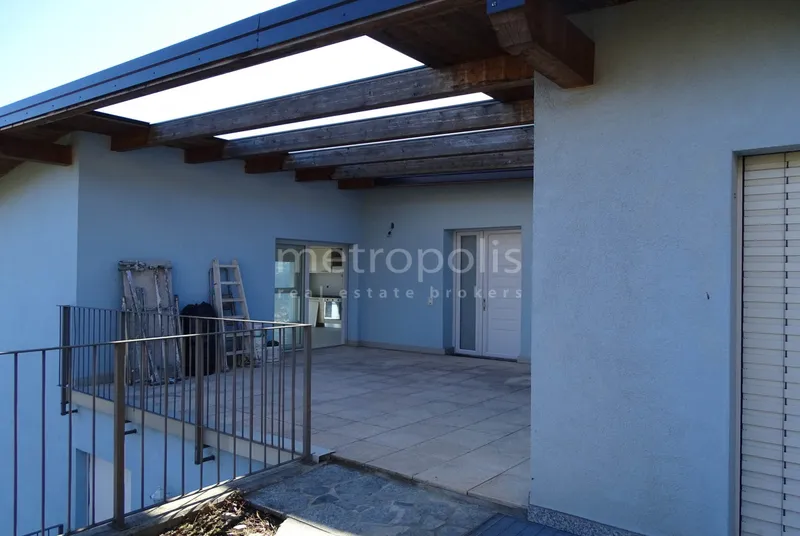 5.5 LOCALI VISTA LAGO CON GIARDINO E PATIO A BIOGGIO, Foto 4