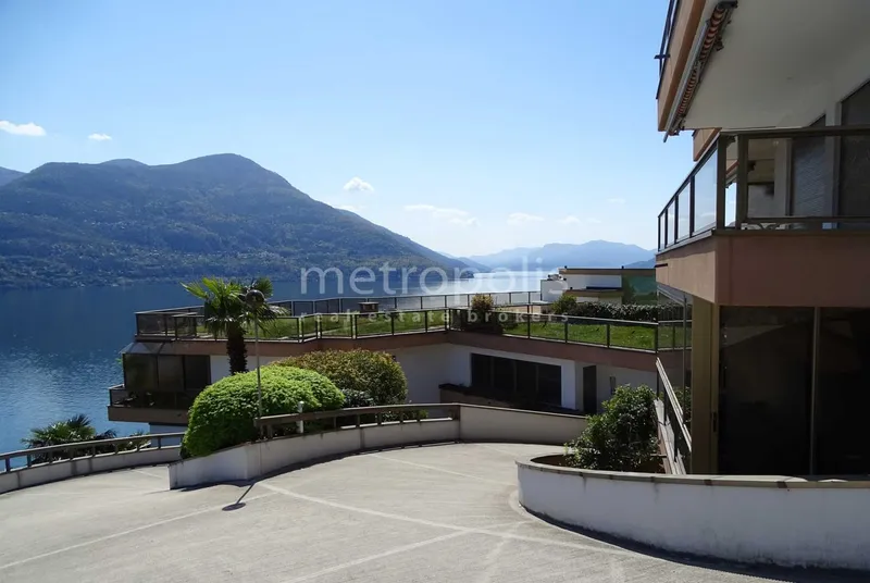 ELEGANTE 3.5 LOCALI CON TERRAZZA E GIARDINO VISTA LAGO A BRI, foto 1