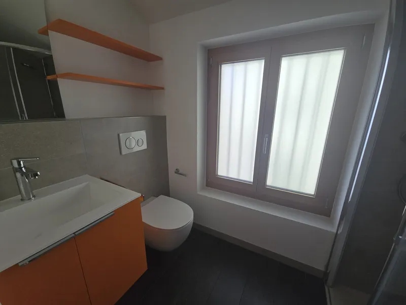 BELLA CASA RISTRUTTURATA 4.5 LOCALI VISTA LAGO A CADEMARIO, photo 7