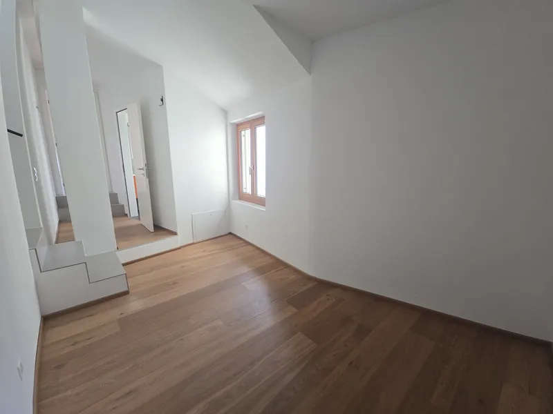 BELLA CASA RISTRUTTURATA 4.5 LOCALI VISTA LAGO A CADEMARIO, photo 4