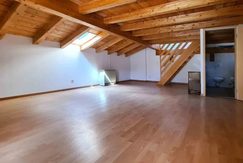 ACCOGLIENTE E LUMINOSA CASA DI 6.5 LOCALI AD AROGNO, foto 3