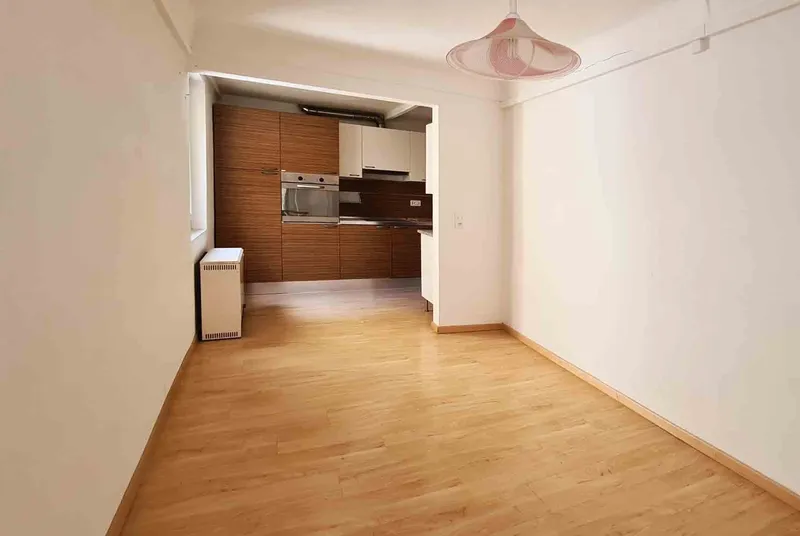 ACCOGLIENTE E LUMINOSA CASA DI 6.5 LOCALI AD AROGNO, foto 7