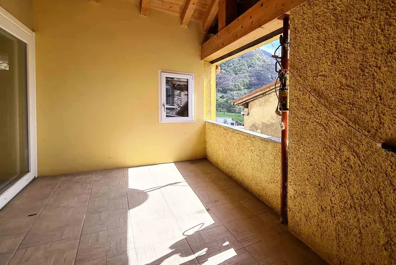 ACCOGLIENTE E LUMINOSA CASA DI 6.5 LOCALI AD AROGNO, foto 5