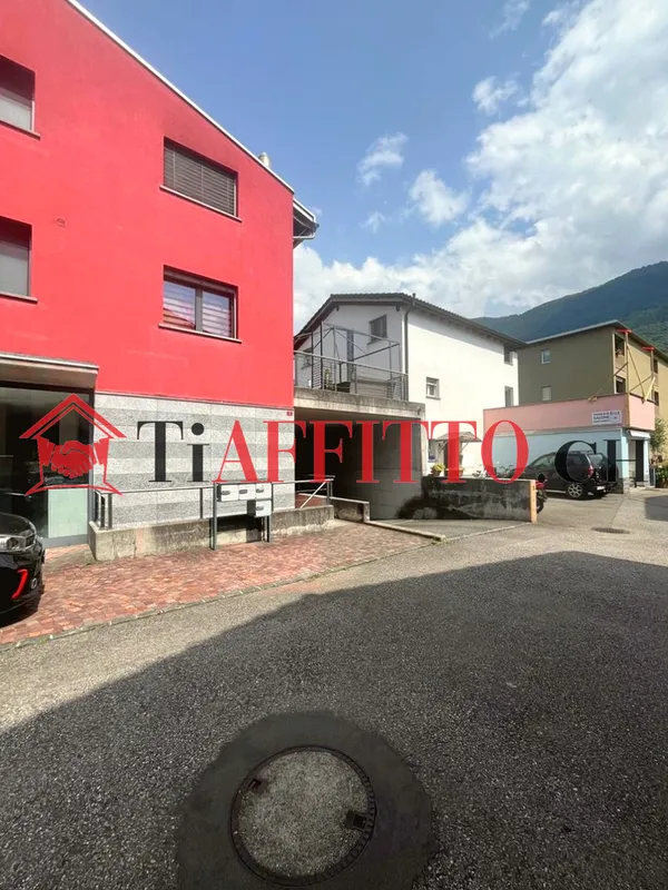 SPAZIO COMMERCIALE DI 150 M² A SANT’ANTONINO, Foto 2