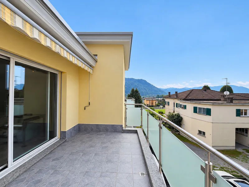 LUMINOSO ATTICO DI 3.5 LOCALI CON TERRAZZA A BIOGGIO, Foto 2