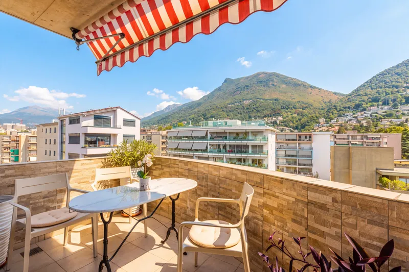 ELEGANTE ATTICO DI 4.5 LOCALI RISTRUTTURATO A VIGANELLO, Foto 3