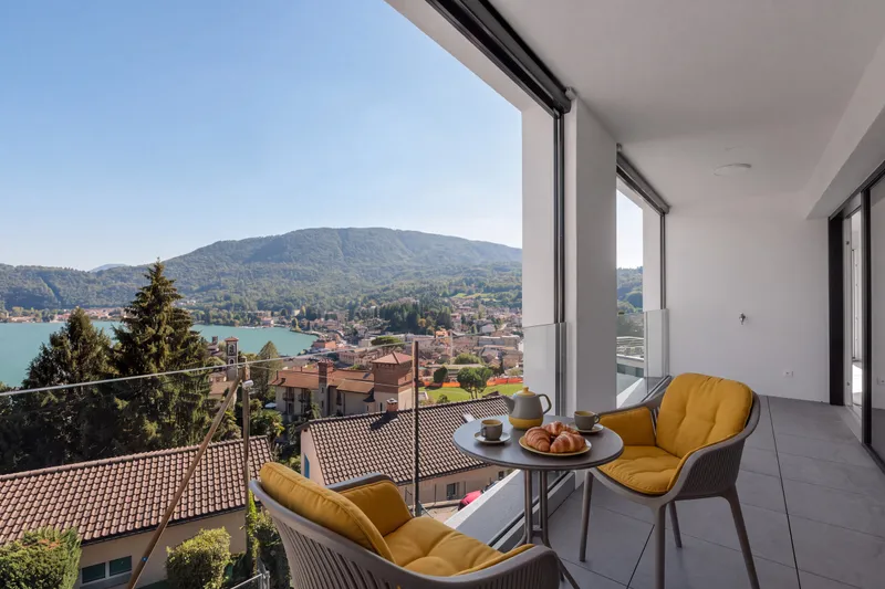 ESCLUSIVO E NUOVO ATTICO 3.5 LOCALI VISTA LAGO A PONTE TRESA, foto 2