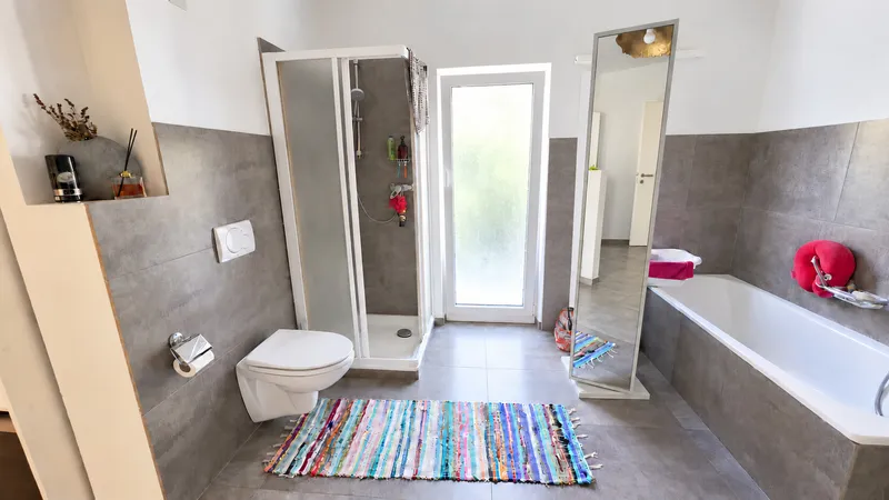 CASA BIFAMILIARE DI 7 LOCALI CON GRANDE GIARDINO A SESSA, foto 5