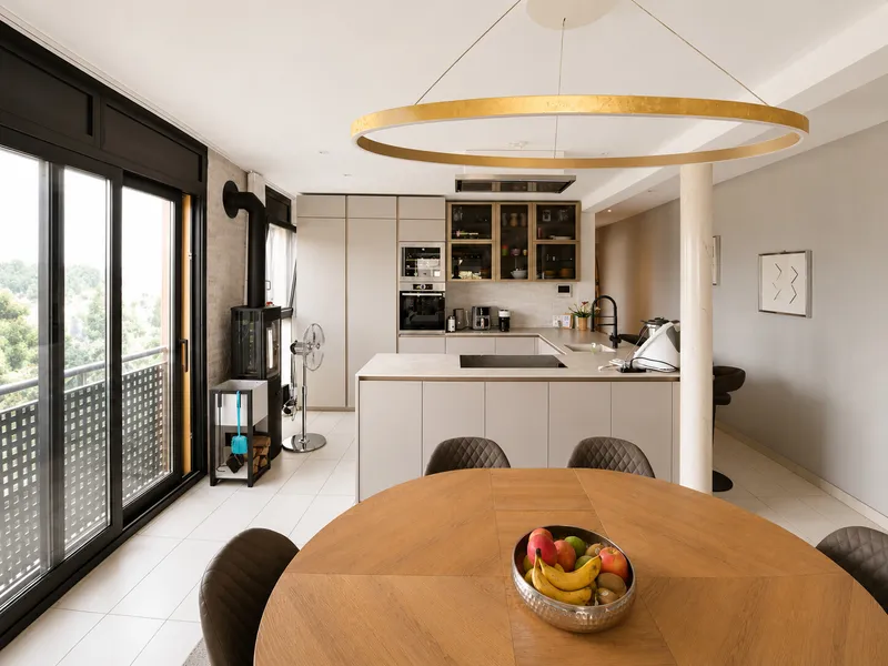 ELEGANTE APPARTAMENTO DI 4.5 LOCALI CON VISTA LAGO, photo 2