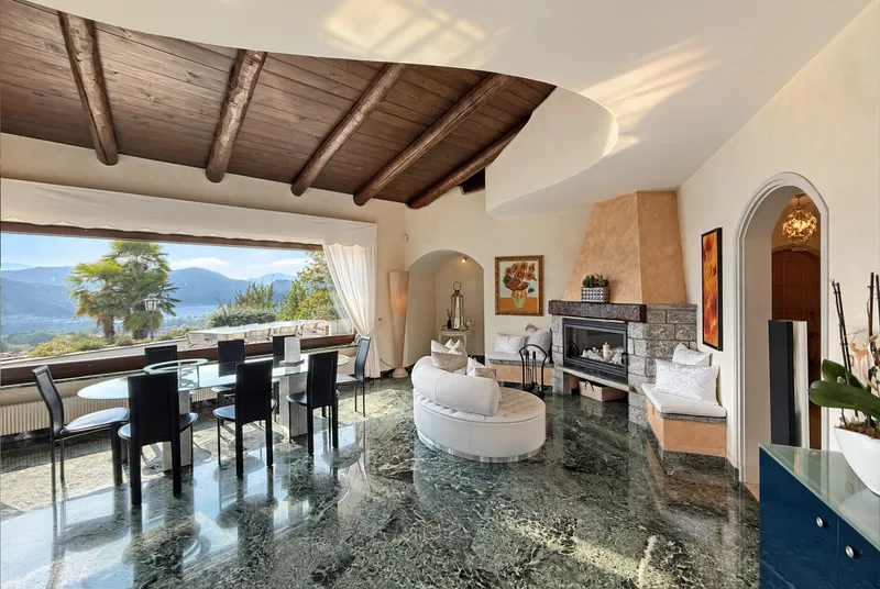 STUPENDA VILLA DI 5.5 LOCALI VISTA LAGO CON PISCINA A PURA, foto 2