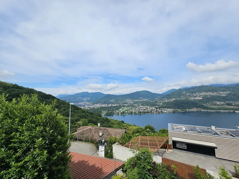 TERRENO EDIFICABILE DI 790 MQ CON VISTA LAGO COLLINA D'ORO, Foto 3