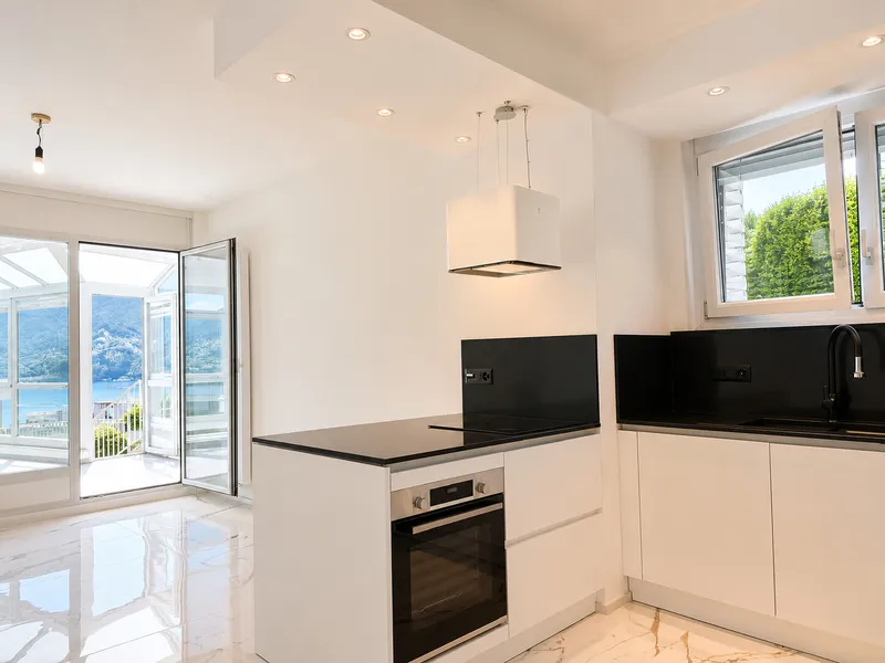 ELEGANTE 4.5 LOCALI CON VERANDA E SCORCIO SUL LAGO A LORETO, foto 3