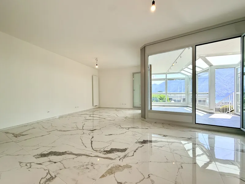 ELEGANTE 4.5 LOCALI CON VERANDA E SCORCIO SUL LAGO A LORETO, foto 4