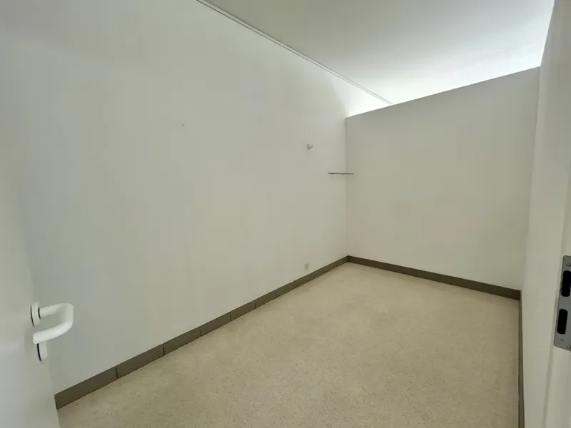 AFFITTASI AMPIO LUMINOSO STUDIO PER ATTIVITÀ MEDICHE AD AGNO, foto 5
