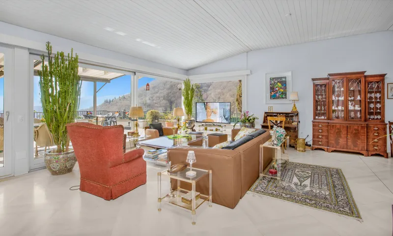 SPLENDIDA VILLA CON PISCINA E AMPI SPAZI ESTERNI A CURIO, foto 3