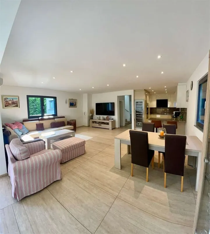 MAGNIFICA VILLA DI 9 LOCALI CON GIARDINO A CADEMPINO, foto 3