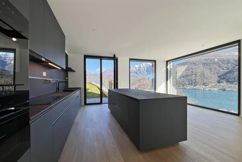MAGNIFICA VILLA 7.5 LOCALI CON VISTA DA SOGNO A VICO MORCOTE, photo 2