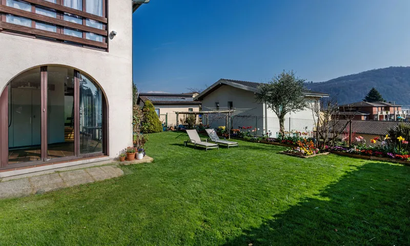 MAGNIFICA CASA DI 7.5 LOCALI CON AMPIO GIARDINO AD AGNO, foto 1