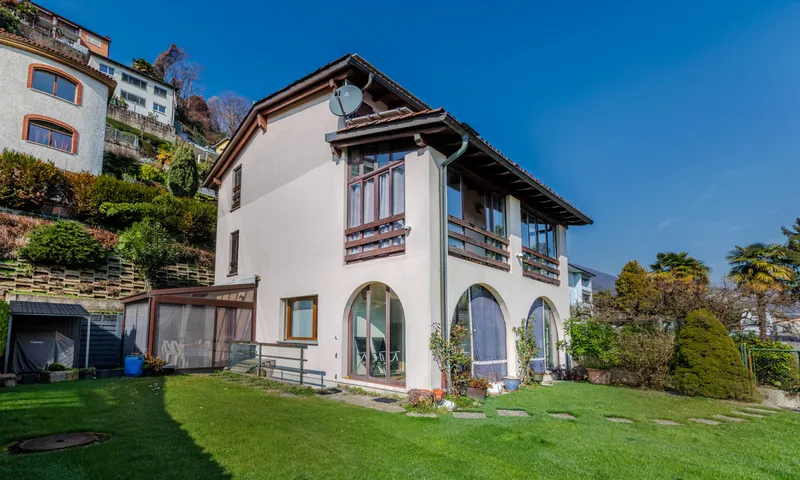 MAGNIFICA CASA DI 7.5 LOCALI CON AMPIO GIARDINO AD AGNO, foto 2