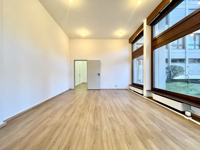 AFFITTASI UFFICIO DI 65 MQ CON AMPIE VETRINE A LUGANO LORETO, foto 4