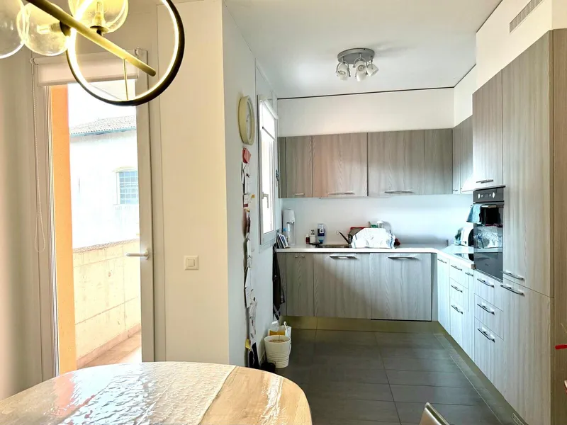 AMPIO E CONFORTEVOLE 3.5 LOCALI CON DUE BALCONI A CHIASSO, Foto 4