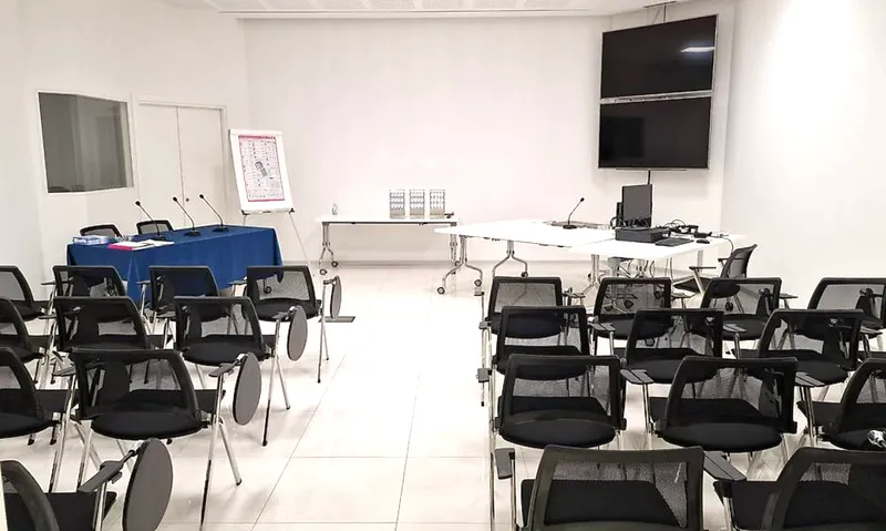 MODERNA AREA COMMERCIALE DI 800 MQ CON MAGAZZINO A MENDRISIO, photo 3
