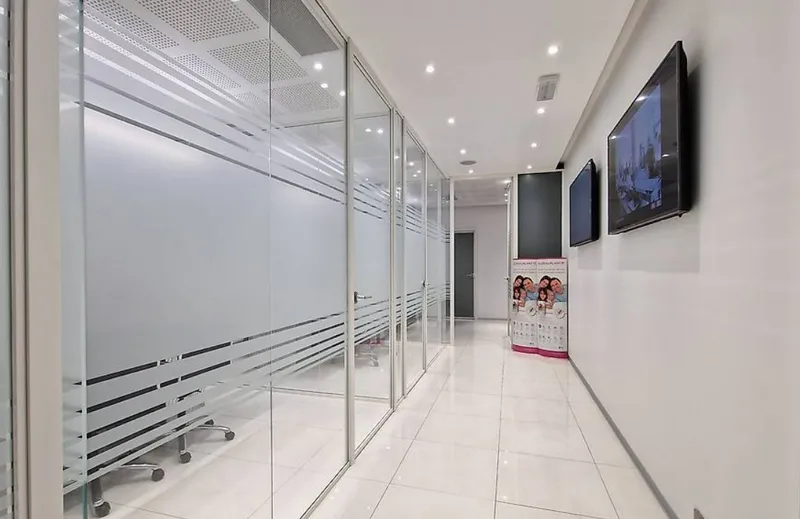 MODERNA AREA COMMERCIALE DI 800 MQ CON MAGAZZINO A MENDRISIO, photo 2