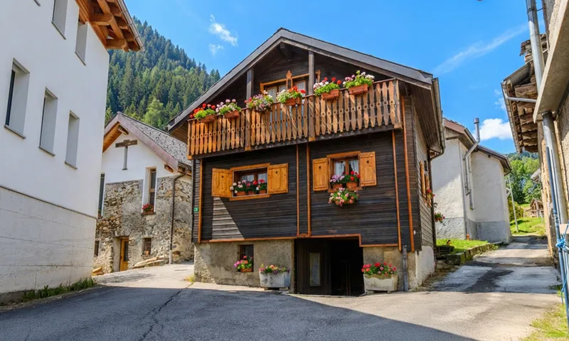 GRANDE RUSTICO RINNOVATO DI 10 LOCALI IN VAL DI BLENIO, foto 2
