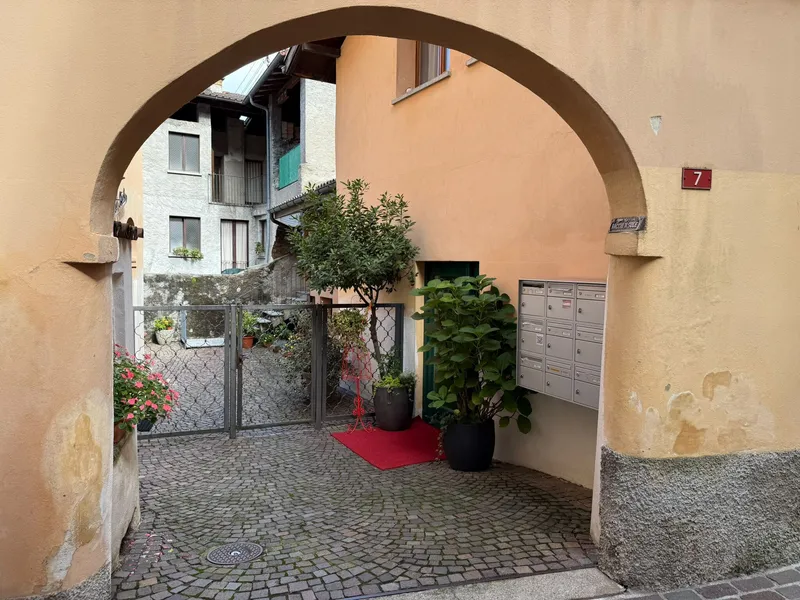 AMPIO E COMODO BILOCALE DA RISTRUTTURARE A CASLANO, Foto 3