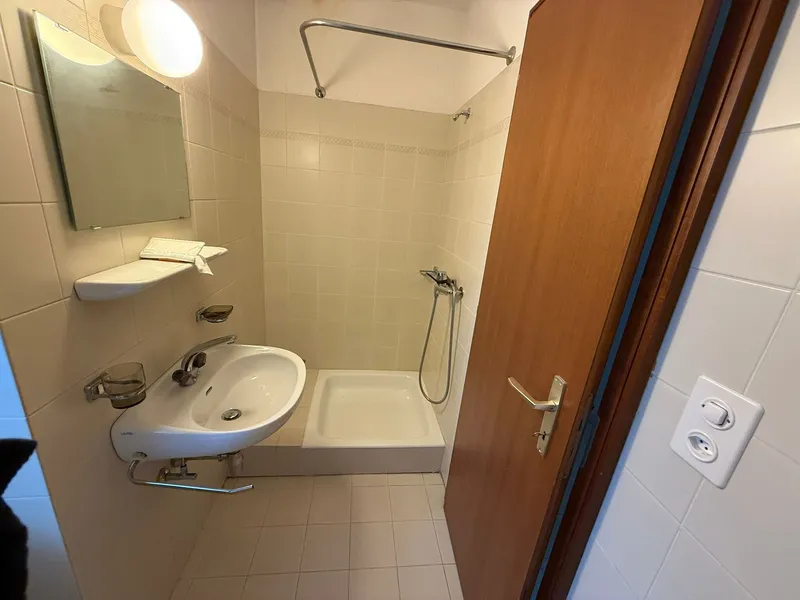 AMPIO E COMODO BILOCALE DA RISTRUTTURARE A CASLANO, Foto 6
