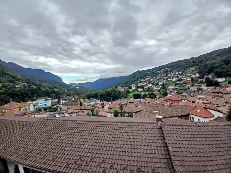 AMPIO E LUMINOSO 2.5 LOCALI DI 80 MQ AD AROGNO ALTA, foto 1
