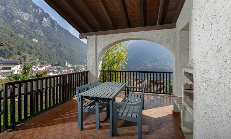 AMPIA CASA BIFAMILIARE DI 4.5 LOCALI CON BILOCALE AD AROGNO, foto 3