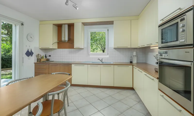 SPLENDIDA VILLA VISTA LAGO 7.5 LOCALI NEL VERDE A NEGGIO, foto 4