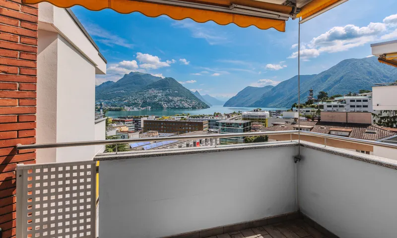 INCANTEVOLE 2.5 LOCALI CON VISTA LAGO A PARADISO, foto 1