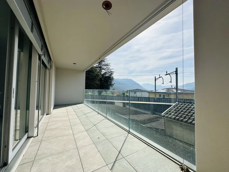 LUMINOSO 4.5 LOCALI CON BALCONE E VISTA APERTA A BELLINZONA, foto 1