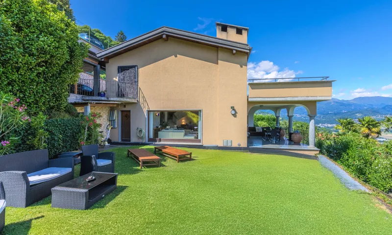 AFFASCINANTE VILLA 5.5 LOCALI VISTA LAGO CON GIARDINO A CIMO, foto 3