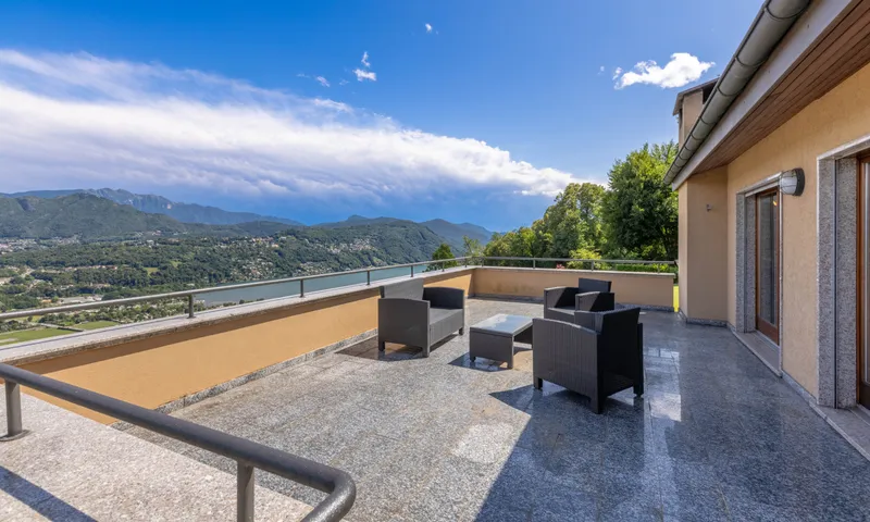AFFASCINANTE VILLA 5.5 LOCALI VISTA LAGO CON GIARDINO A CIMO, foto 11