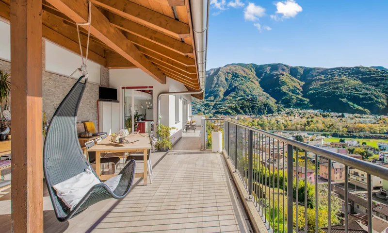 MERAVIGLIOSA VILLA 6.5 LOCALI CON VISTA APERTA A BELLINZONA, photo 1