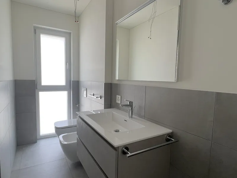 AFFITTASI 3.5 ULTIMO PIANO CON TERRAZZA A MORBIO INFERIORE, Foto 6