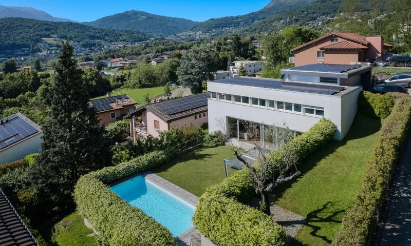 ESCLUSIVA VILLA 6.5 LOCALI CON PISCINA E GIARDINO A CADRO, photo 2