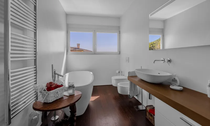ESCLUSIVA VILLA 6.5 LOCALI CON PISCINA E GIARDINO A CADRO, photo 12
