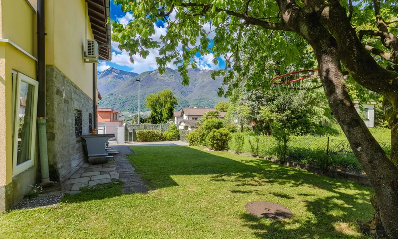 AFFASCINANTE VILLETTA CON AMPIO GIARDINO PRIVATO A CADENAZZO, foto 4