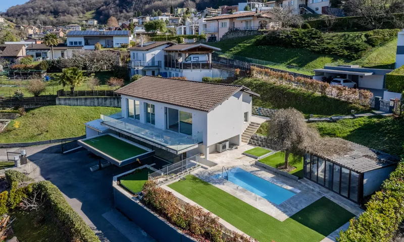 ESCLUSIVA VILLA 6.5 LOCALI CON PISCINA NEL VERDE A CARABBIA, foto 2