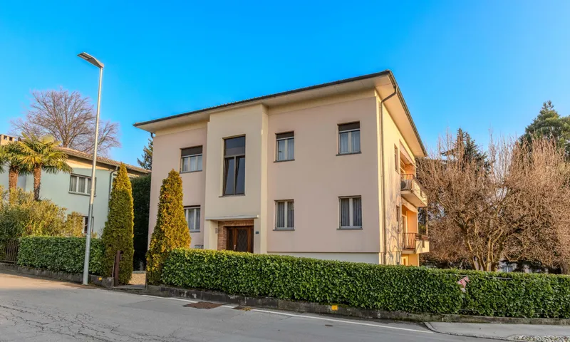 VILLA DI 10 LOCALI CON AMPIO GIARDINO A MORBIO INFERIORE, foto 1